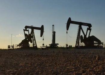 أسعار النفط تقفز وبرنت عند 85 دولارا للبرميل