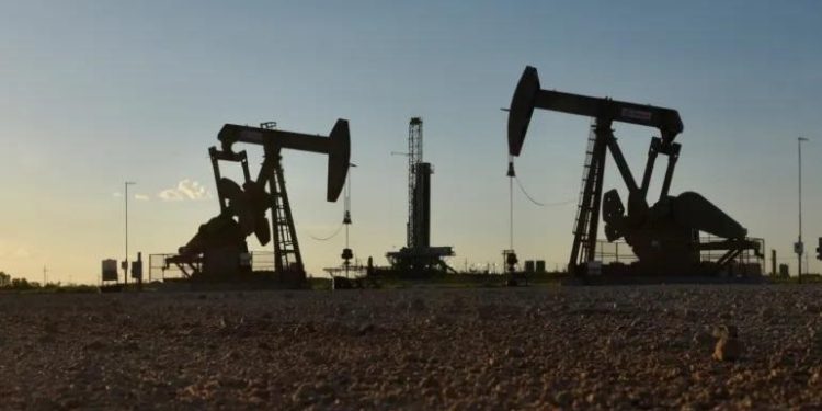 أسعار النفط تقفز وبرنت عند 85 دولارا للبرميل