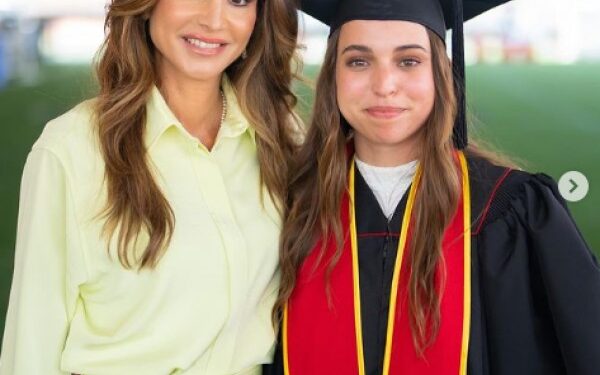 الملكة للأميرة سلمى: “مبارك حبيبتي”