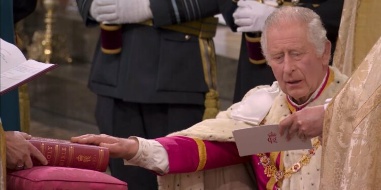 تشارلز الثالث يؤدي القسم الملكي في المملكة المتحدة