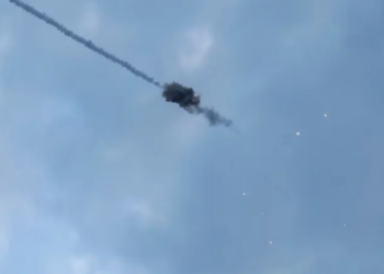 غارات روسية تستهدف كييف.. وانفجار يوقف حركة القطارات بالقرم