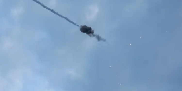 غارات روسية تستهدف كييف.. وانفجار يوقف حركة القطارات بالقرم