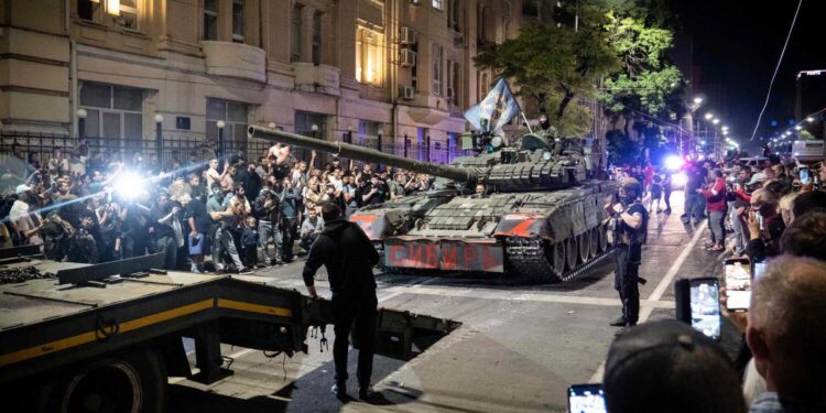 تتراجع الأزمة في روسيا ولكن الأسئلة تظل مطروحة حول سلطة بوتين