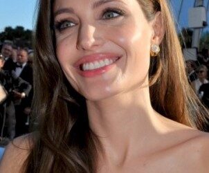 أنجلينا جولي: رحلة حياة مليئة بالفن والعطاء الإنساني