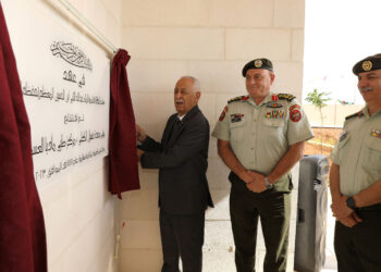 العيسوي يفتتح وحدة غسيل كلى بالمركز الطبي العسكري بمأدبا