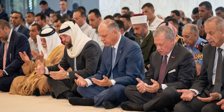 صلاة عيد الأضحى المبارك بمسجد الهاشمية في عمان بحضور جلالة الملك عبدالله الثاني