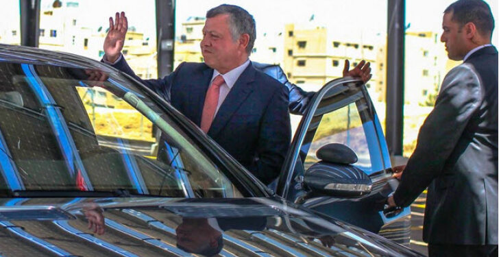 الملك يغادر أرض الوطن في زيارة خاصة