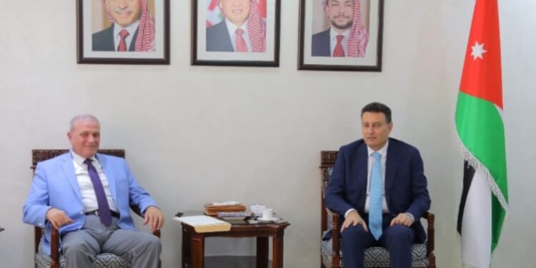 رئيس مجلس النواب يؤكد دعم المجلس للصحف الورقية