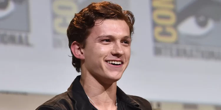 توم هولاند يعلن عن توقفه عن التمثيل بعد تأثير دوره في مسلسل “The Crowded Room” على صحته العقلية والجسدية