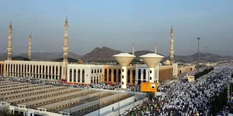 مسجد نمرة في عرفات: ثاني أكبر مسجد في مكة المكرمة بعد المسجد الحرام وموقع خطبة وداع النبي محمد صلى الله عليه وسلم”