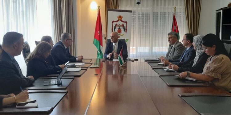 وزير البيئة يبحث آثار التغير المناخي مع الأمين العام المساعد للأمم المتحدة