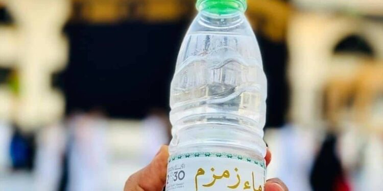 قصة ماء زمزم ،مع ذكر فوائده الرائعة للصحة والعافية