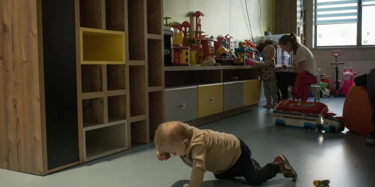 أطفال أوكرانيون مصابون بالسرطان يخوضون حربهم الخاصة في زمن الحرب