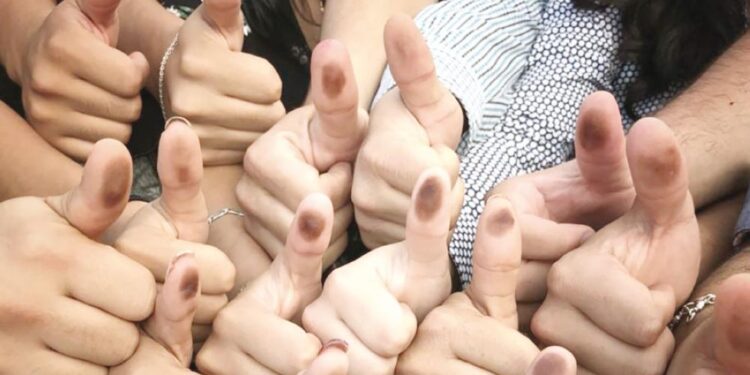 زيادة الوعي السياسي بين الشباب