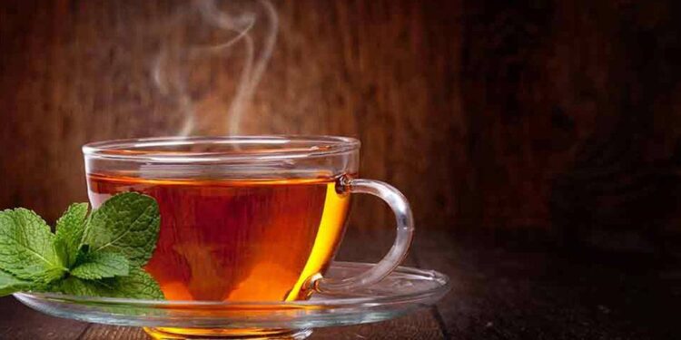 فوائد الشاي الساخن في فصل الصيف