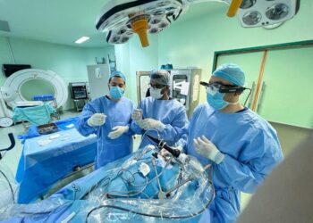 عملية جراحية في البشير عبر الربط التلفزيوني المباشر مع أميركا وكندا