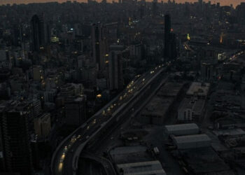 توقعات أن يسيطر الظلام على لبنان الأربعاء