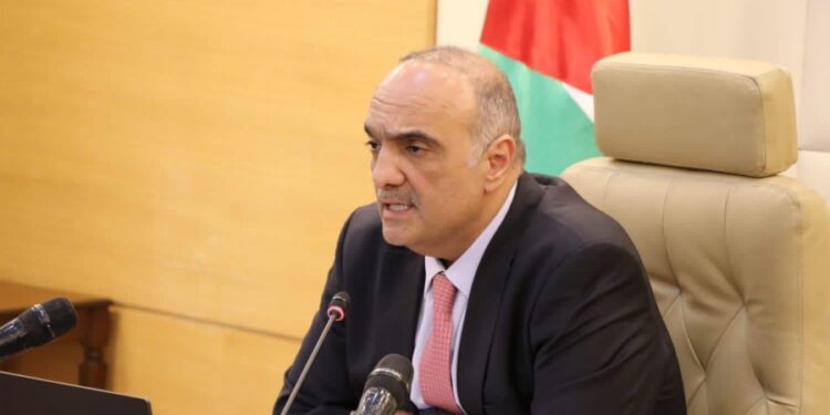 الوزراء يقدمون استقالاتهم تمهيدا لتعديل وزاري على حكومة الخصاونة