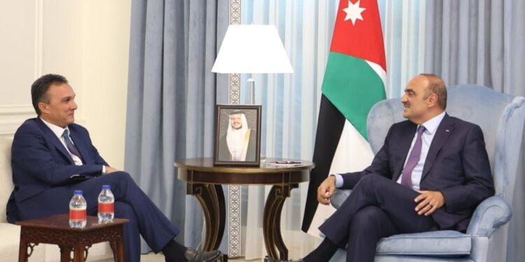 الخصاونة يستقبل وزير الدفاع القبرصي