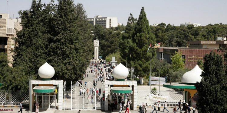 ترشيح 39397 طالبا وطالبة للقبول بمرحلة البكالوريوس