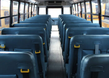 ضبط باص مدرسة منتهي الترخيص منذ 5 سنوات