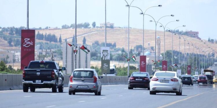 ممرات وجسور وكاميرات في الطرق مع قرب تفعيل قانون السير