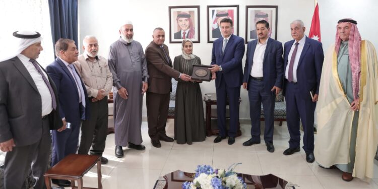 مجلس النواب يكرم حافظة القرآن الكريم سندس الصيداوي