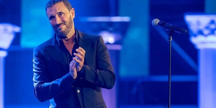 كاظم الساهر ودموع الوفاء على صديق دربه كريم العراقي