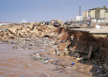 رئيس الوزراء يُعزِّي بضحايا الفيضانات في ليبيا