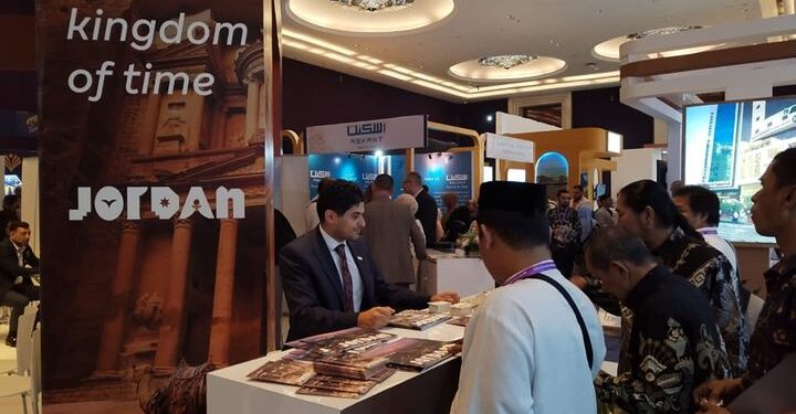 أكد الدكتور عبد الرزاق عربيات، مدير عام هيئة تنشيط السياحة، على الحاجة الماسة لاستقطاب المزيد من السياح من الأسواق الآسيوية، خصوصًا من إندونيسيا وماليزيا. يأتي ذلك نظرًا للأهمية البارزة التي تمثلها هذه الأسواق في مجال السياحة الدينية.