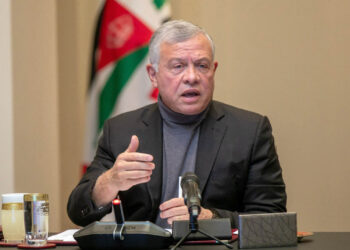 الملك وأمير قطر يؤكدان ضرورة تكثيف الجهود عربيا ودوليا لوقف التصعيد بغزة