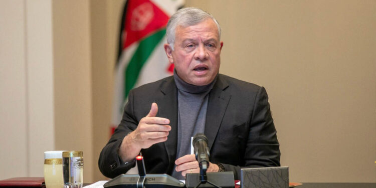 الملك وأمير قطر يؤكدان ضرورة تكثيف الجهود عربيا ودوليا لوقف التصعيد بغزة