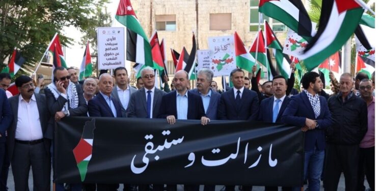 قطاع الأدوية والمستلزمات الطبية يتبرع لقطاع غزة