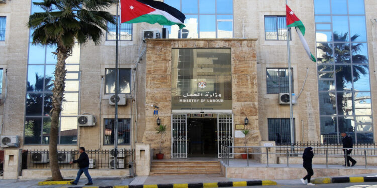 العمل” تتابع ملف نقابة أصحاب مكاتب الاستقدام مع الجهات الرقابية