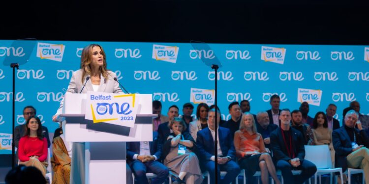 الملكة رانيا تشارك في قمة “عالم شاب واحد” بإيرلندا الشمالية