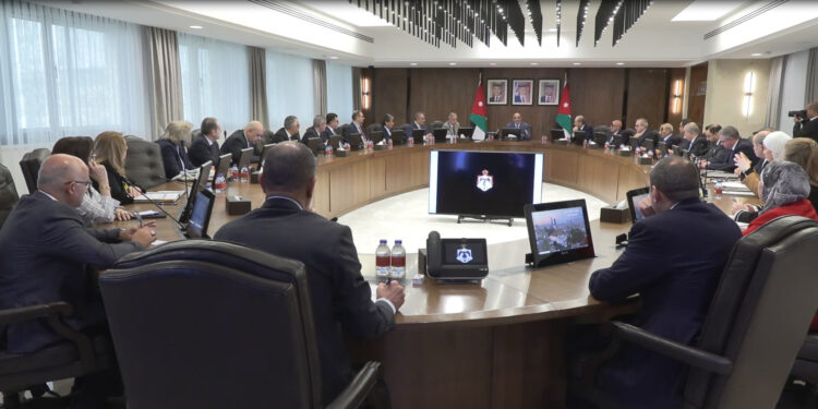 رئيس الوزراء: استجابة للتوجيهات الملكية.. مساعدات طبية وإنسانية للضفة الغربية