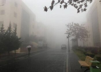 كتلة هوائية باردة عاصفة تصحبها أمطار تؤثر على المملكة الأحد