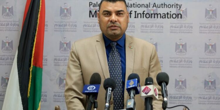 وزارة الصحة بغزة: مجمع الشفاء خرج عن الخدمة والاحتلال يحاصره بالقصف