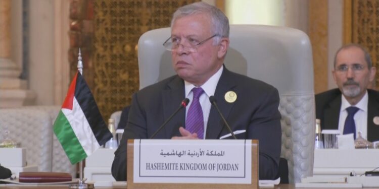 الملك: الأردن سيواصل إرسال المساعدات للفلسطينيين بكل الوسائل الممكنة الملك مُحذرا: منطقتنا قد تصل إلى صدام كبير يدفع ثمنه الأبرياء وتطال نتائجه العالم