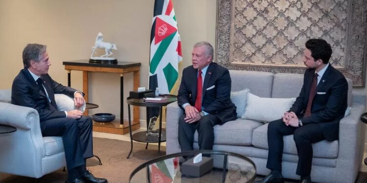 لملك يؤكد لوزير الخارجية الأمريكي ضرورة وقف الحرب على غزة