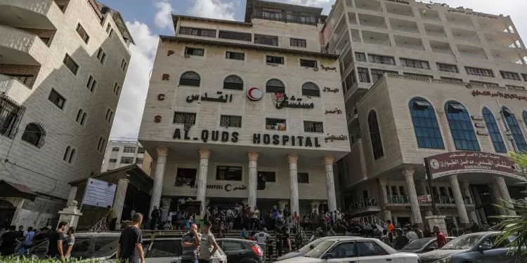 أعلن الهلال الأحمر أن مستشفى القدس قد توقف عن العمل نتيجة نفاد الوقود وانقطاع التيار الكهربائي