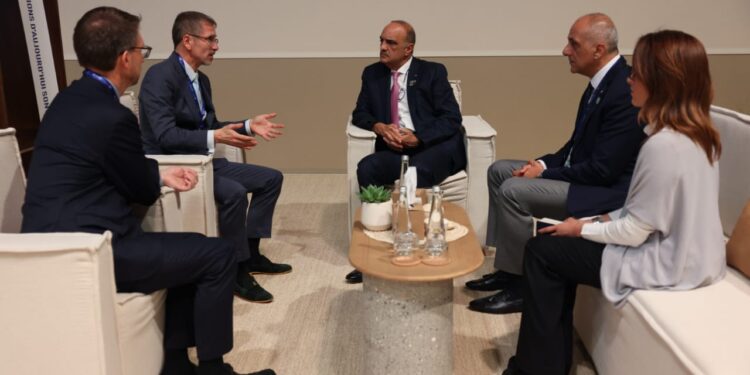 الخصاونة يؤكد أهميَّة التَّعاون في المشاريع الصَّديقة للبيئة