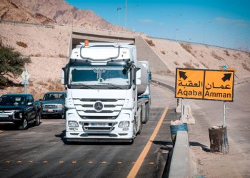 فتح جميع التحويلات على الطريق السريع الخلفي وجسر وادي اليتمّ في العقبة