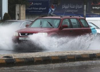 أجواء باردة جدًا اليوم وزخات من المطر