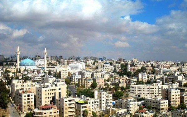 أجواء مشمسة ودافئة في أغلب المناطق الأربعاء