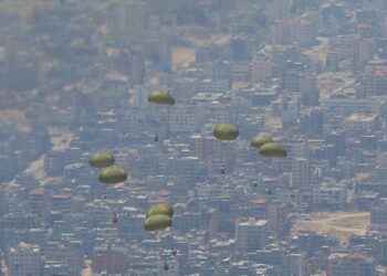 الجيش ينفذ 6 إنزالات جوية لمساعدات على شمال غزة