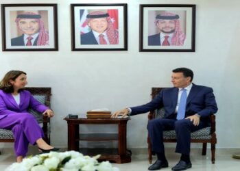 الصفدي ونائبة رئيسة البرلمان الألماني يؤكدان أهمية حل الدولتين