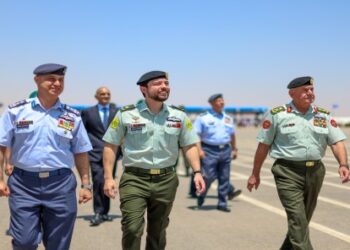 نائب الملك يرعى حفل تخريج دورة مرشحي الطيران/53