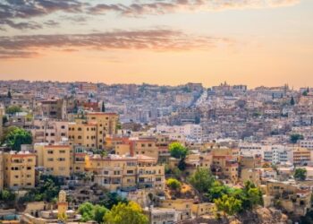 أجواء حارة نسبيا في أغلب المناطق الجمعة