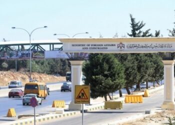 وزارة الخارجية تدعو الأردنيين تجنب السفر إلى لبنان في الوقت الراهن وزارة الخارجية: التوصية بعدم السفر إلى لبنان تأتي من منطلق الحرص على سلامة المواطنين الأردنيين